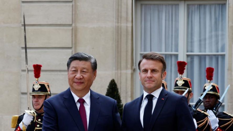 Le président français Emmanuel Macron accueil le dirigeant chinois Xi Jinping