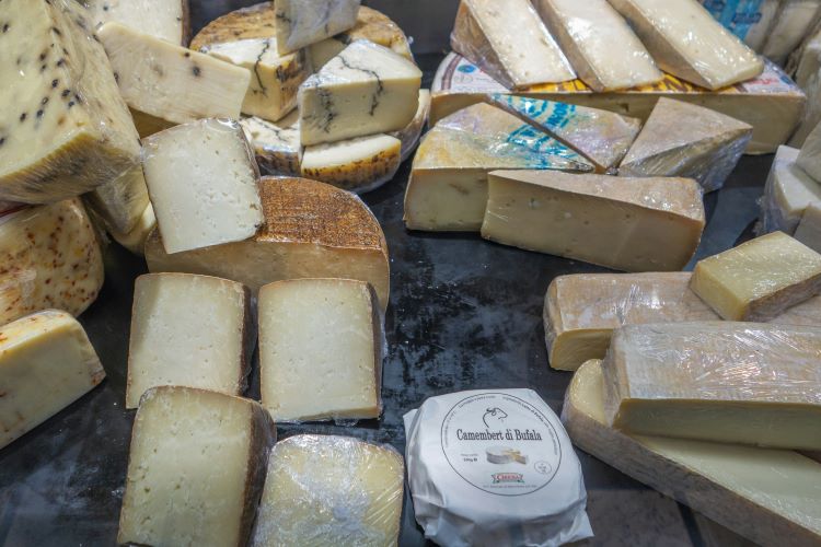 Fromages français en vitrine